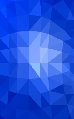 Üçgenler ve degrade origami tarzında oluşan ışık mavi köşeli tasarım deseni