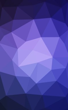 Üçgenler ve degrade origami tarzında oluşan hafif mor poligonal tasarım deseni