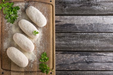 Et pirzola pane içinde.