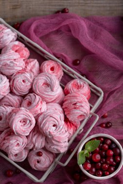 Pembe şekerlemeler. Elma yapılan kış tatlılar.