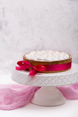 Limon ekşi hamur. Dekorasyon bir İtalyan beze mi.