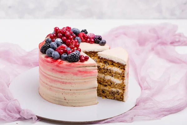 Торт с ягодами. Домашняя пекарня . — стоковое фото