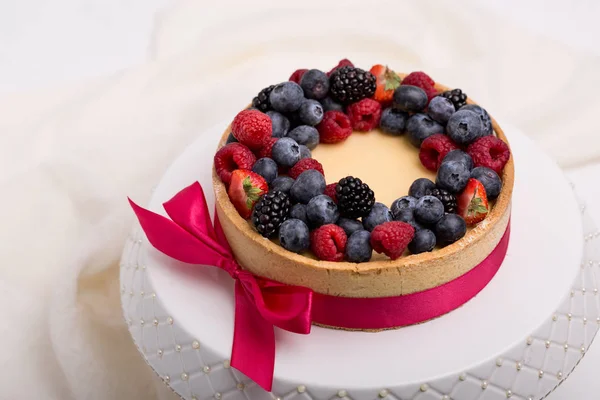 Pastel con bayas. Pastel panadería casera . — Foto de Stock