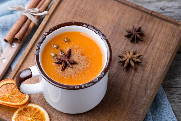 Pumpkin soup with spices. Winter mood. Christmas dinner. Lunch in a rustic style. Copy space. — Stock Photo, Image