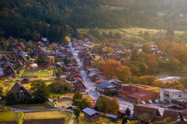 Shirakawa-go köyünün havadan görünümü