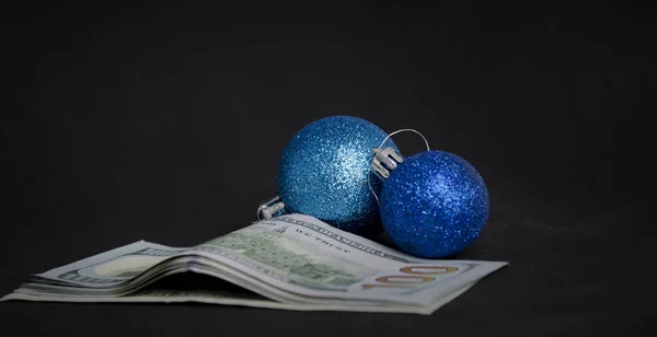 Dinero Juguetes Navideños Bolas Navidad Regalos Navidad Dólares Alegría — Foto de Stock