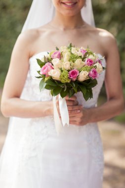 çiçekli güzel elbise gelin