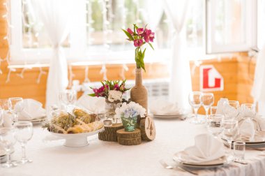  düğün günü masaya çiçek