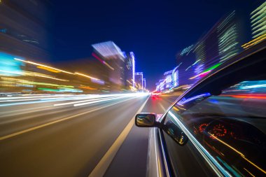 Geceleri araba taşır.