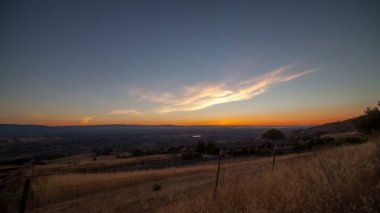 Gün batımında Mount Hamilton'dan gelen Silikon Vadisi'nin görünümü.