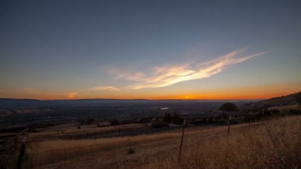 Gün batımında Mount Hamilton'dan gelen Silikon Vadisi'nin görünümü. — Stok video