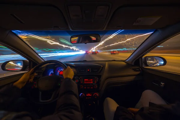 밤에 이동 하는 차. — 스톡 사진