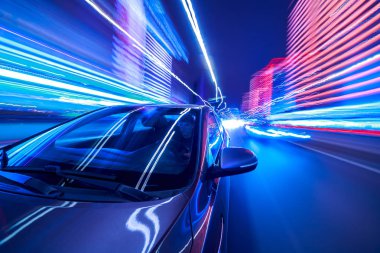 Gece şehir sürücü araba ile