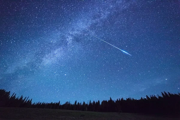 Natthimlen, meteorregn — Stockfoto