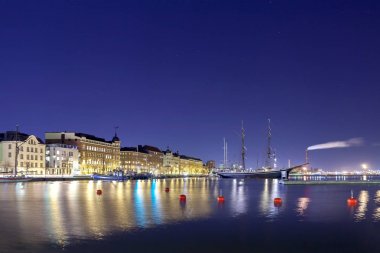 Helsinki bay gece adlı