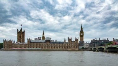 Big Ben ile Westminster Sarayı timelapse