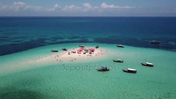 Veduta aerea di bella sabbia isola tropicale — Video Stock