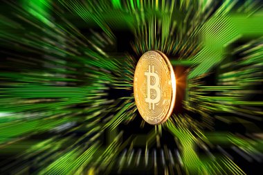 Devre kartı üzerinde altın Bitcoin Cryptocurrency.