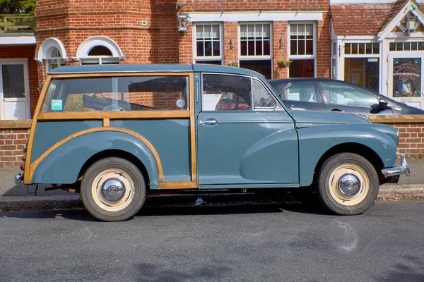 Rist Church Blacklands and wooden car Morris Minor — Stock Photo, Image