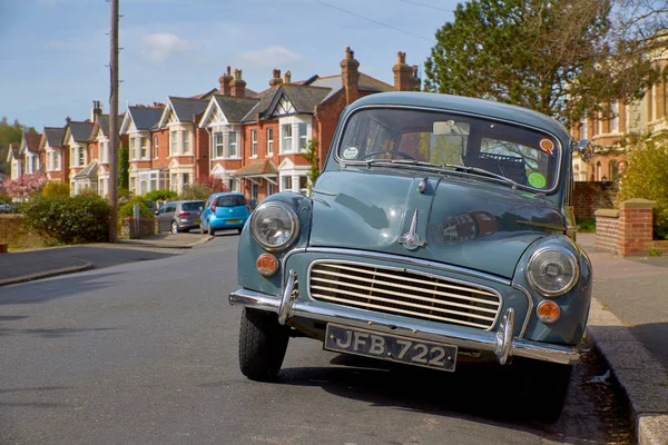 Rist Church Blacklands y coche de madera Morris Minor — Foto de Stock