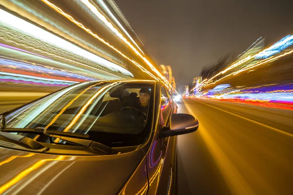 Nacht stad rijden met de auto — Stockfoto