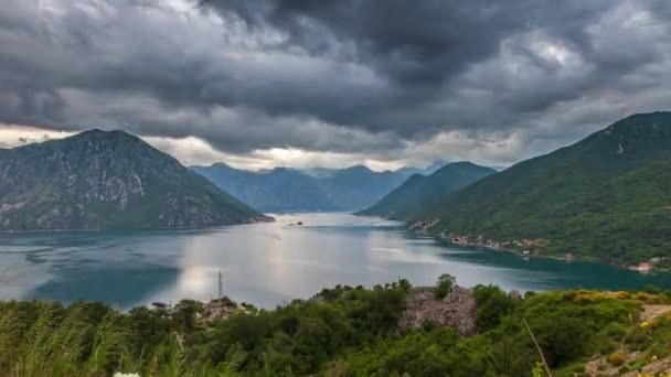 Pôr do sol sobre Kotor Bay, Montenegro . — Vídeo de Stock