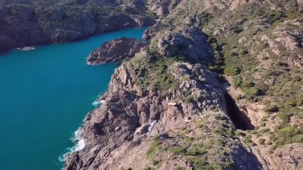 Flygfoto över fyren på Cap de Creus udde — Stockvideo