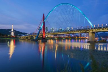 Daejeon, Güney Kor renkli Köprüsü ve yansıma Expo Köprüsü