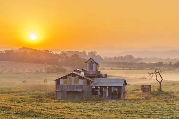 Soluppgång i lantgård på landsbygden Korea. Anseong jordbruksmark — Stockfoto