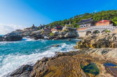 Güney Kore Busan 'daki Haedong Yonggungsa Tapınağı