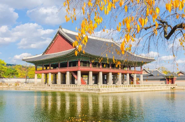 Gyeongbokgung Sarayı, Seul Güney Kore sonbahar.