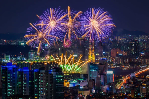 Renkli havai fişek Seoul, Güney Kore.