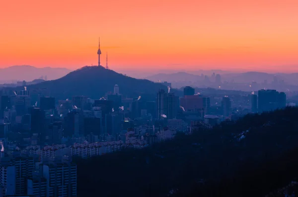 Wschód słońca z Seoul City Skyline, Korea Południowa — Zdjęcie stockowe
