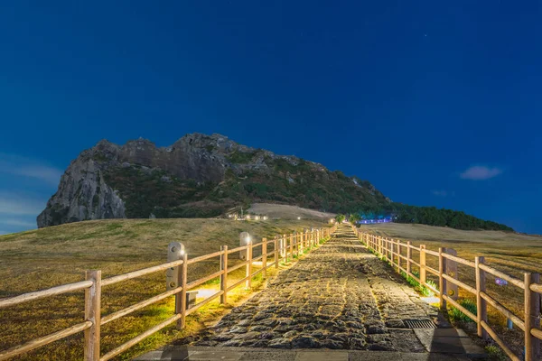 Seongsan Ilchulbong, Jeju Adası'nda gece, Güney Kore.