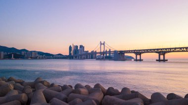Sunrise, Busan, Güney Gwangan köprü ve Haeundae havadan görünümü