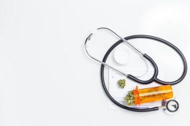 Tıbbi esrar esrar tomurcukları çok doktorlar reçeteli ot için