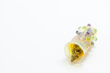 Üzerinde izole Whit esrar esrar tomurcukları Dekoratif Cam Kavanoz