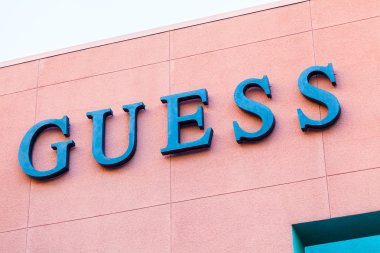 Las Vegas, Nevada - 22 Ağustos 2016: Guess Logo On Store Front