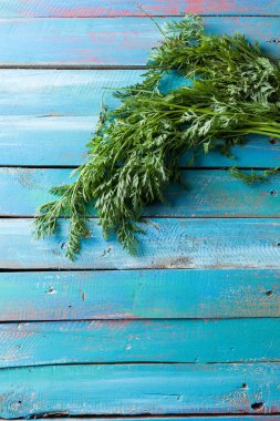 Mavi Ahşap Doku Masa Arka Plan Havuç Yaprakları Kök.