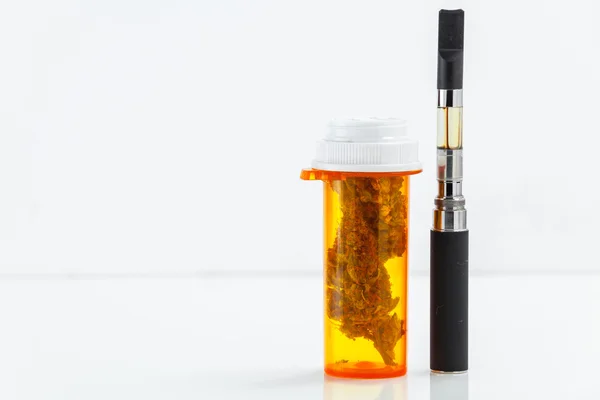 Medical Marijuana Cannabis Buds Doctor Prescription Vape Pen — Stock Photo, Image