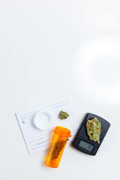 Medical Marijuana Doctors Prescription Cannabis Bud Weighed On D — Stock Photo, Image