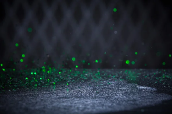 Yeşil parlak ışıklar arka plan. Vintage ışıltı Bokeh — Stok fotoğraf