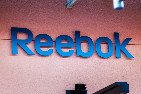 LAS VEGAS, NEVADA - 22 de agosto de 2016: Logotipo Reebok na frente da loja — Fotografia de Stock