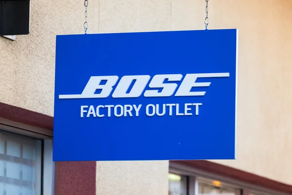 LAS VEGAS, NEVADA - 22 de agosto de 2016: Bose Speakers Logo On Store —  Fotos de Stock