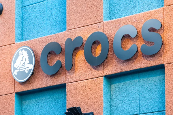 Las Vegas, Nevada-22. srpna 2016: Crocs logo v obchodě vpředu — Stock fotografie