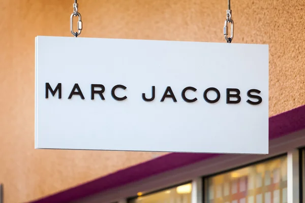 LAS VEGAS, NEVADA - 22 de agosto de 2016: Marc Jacobs Logo On Store — Fotografia de Stock