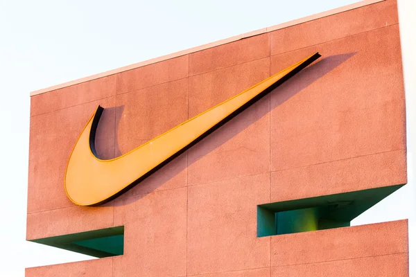 Las Vegas, Nevada - 22 Ağustos 2016: Nike Logosu Mağaza Cephesinde — Stok fotoğraf