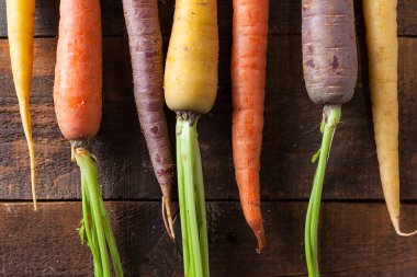 Vintage Rustik Ahşap Doku Masa Arka Plan Organik Ham Havuç