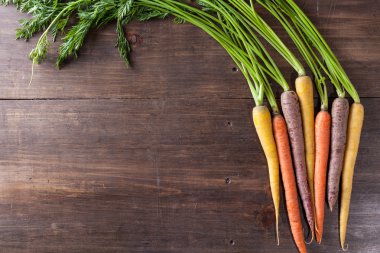 Vintage Rustik Ahşap Doku Masa Arka Plan Organik Ham Havuç