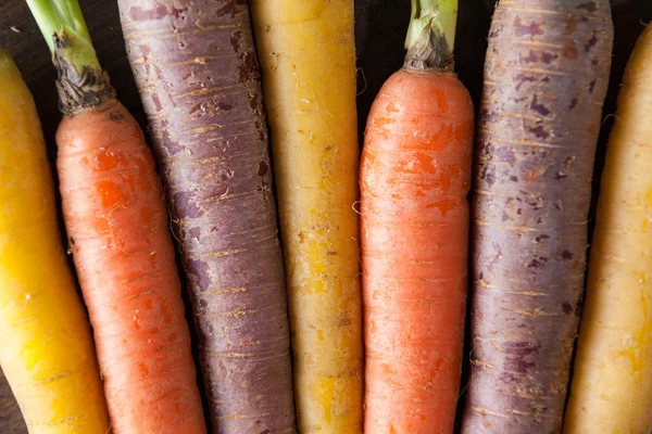 Organic Raw Carrots Close Up On Vintage Rustic Wood Texture Table — Stok Foto